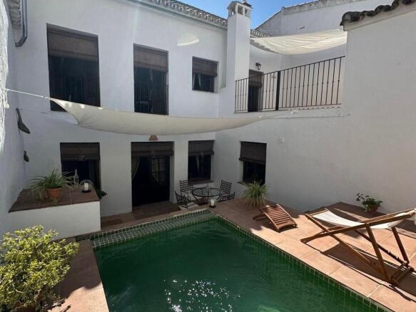 Imagen 1 de Preciosa casa en Cazalla de La Sierra con espectacular terraza y piscina privada!!!