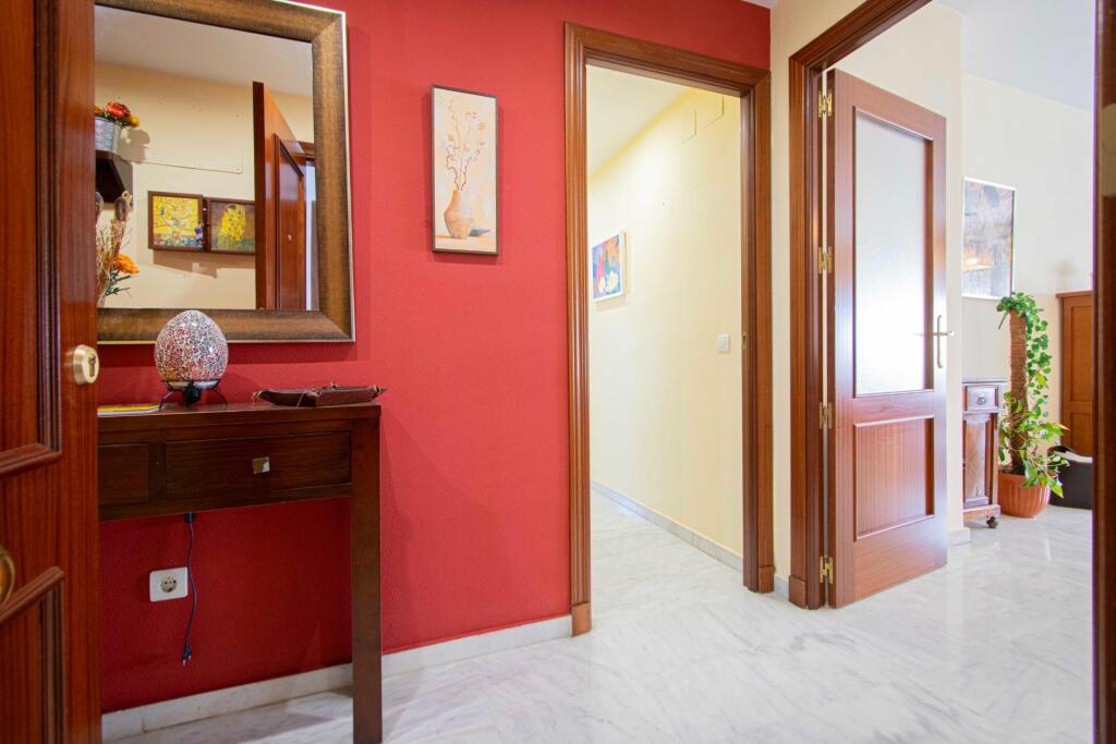 Imagen 2 de Piso amplio con garaje y zonas comunes en urbanización privada Imagen 2 de Piso amplio con garaje y zonas comunes en urbanización privada