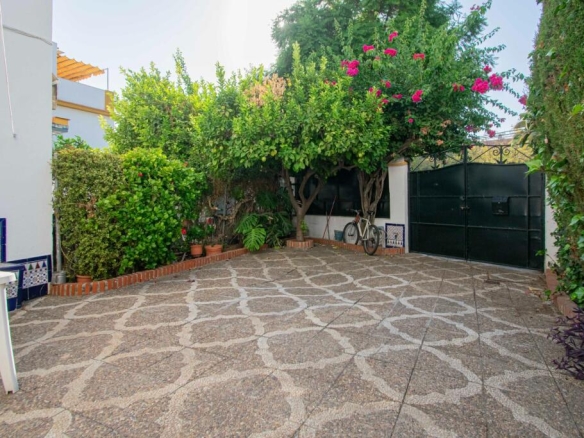 Imagen 3 de PRECIOSO CHALET JUNTO A LA PALMERA