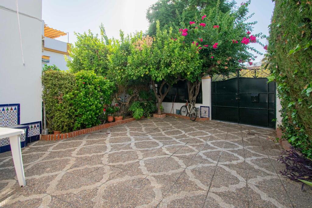 Imagen 3 de PRECIOSO CHALET JUNTO A LA PALMERA