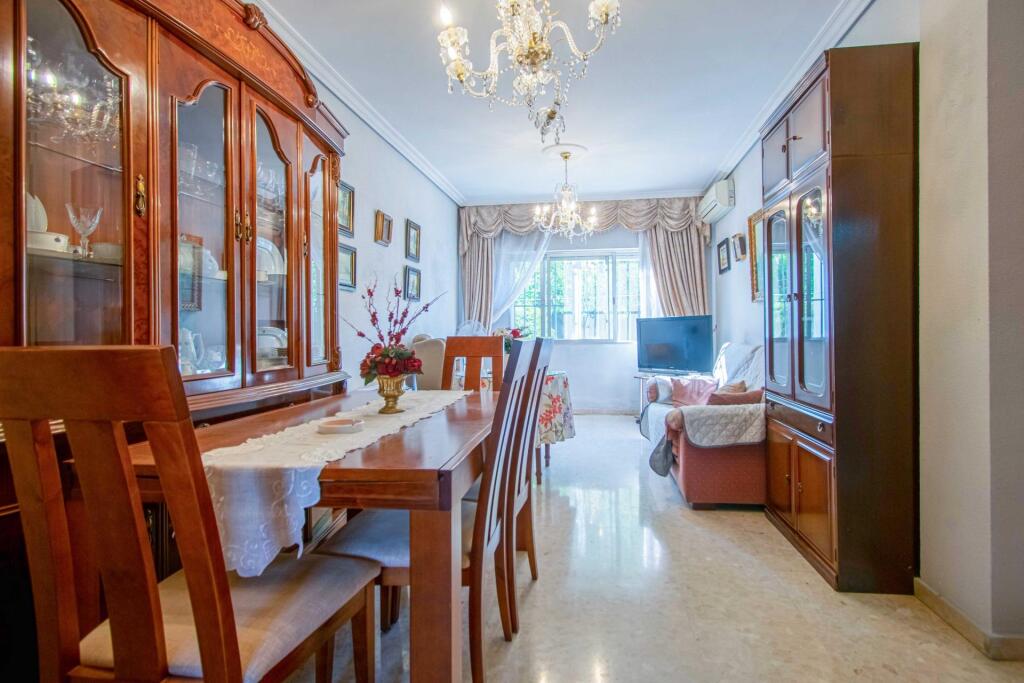 Imagen 4 de PRECIOSO CHALET JUNTO A LA PALMERA