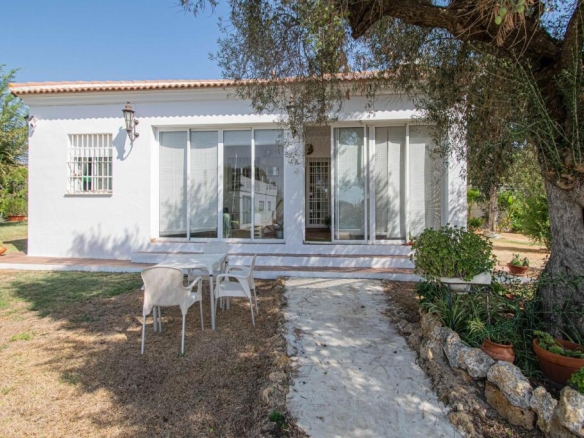 Imagen 3 de Espectacular chalet independiente en Sanlúcar La Mayor!!!