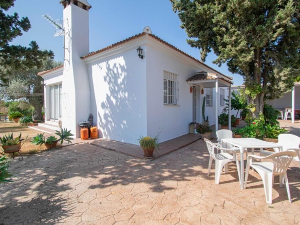 Imagen 4 de Espectacular chalet independiente en Sanlúcar La Mayor!!!