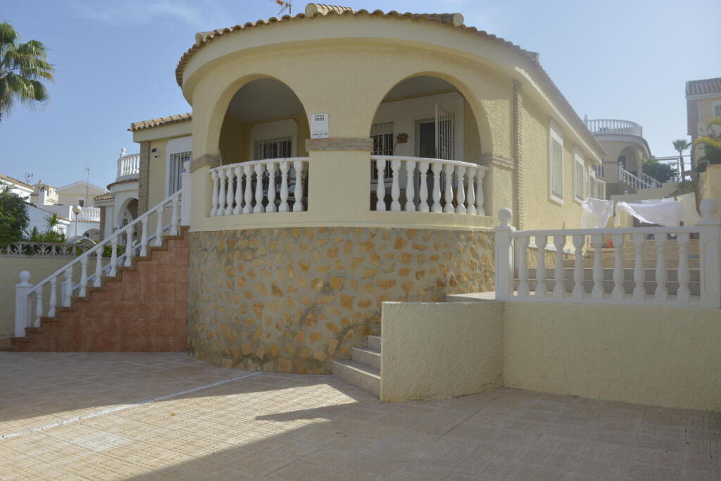 de 135m2 con 2 dormitorios y 2 baños con plaza de garaje