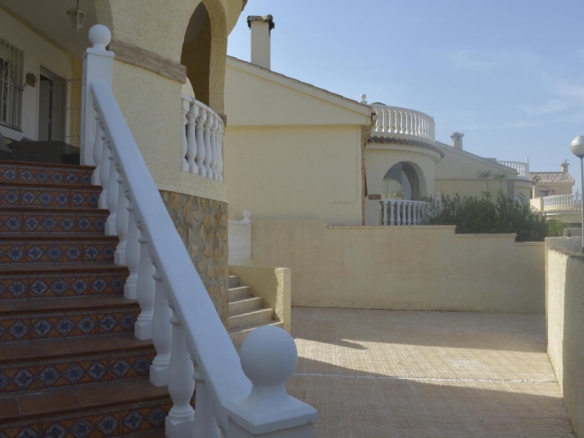 Imagen 2 de Venta de villa en Gran alacant