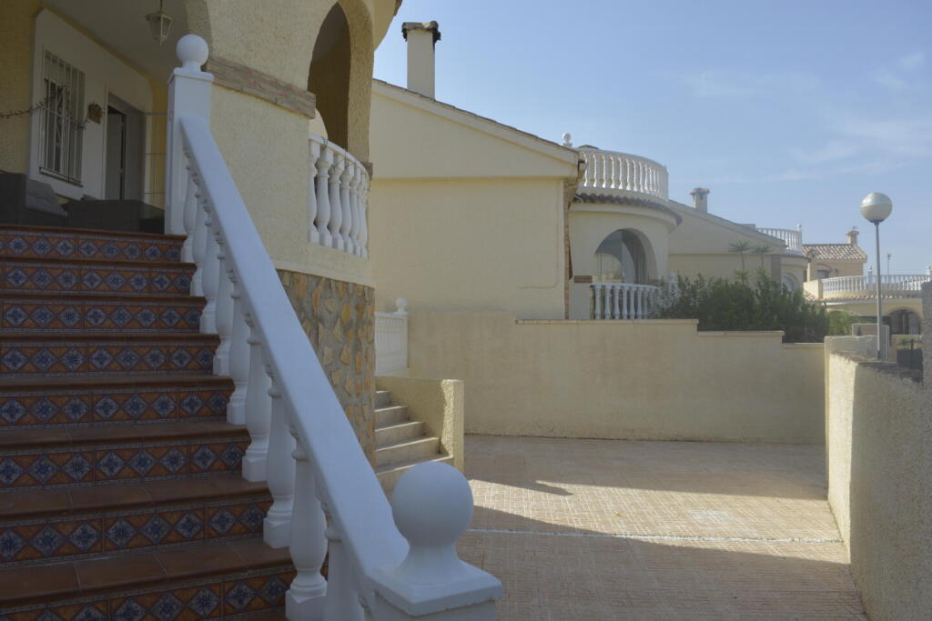 Imagen 2 de Venta de villa en Gran alacant