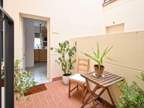 en recinto cerrado con piscina!!