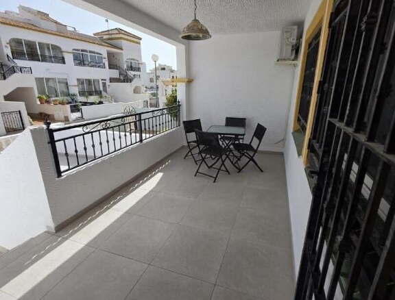 Imagen 2 de Venta de piso en Orihuela costa