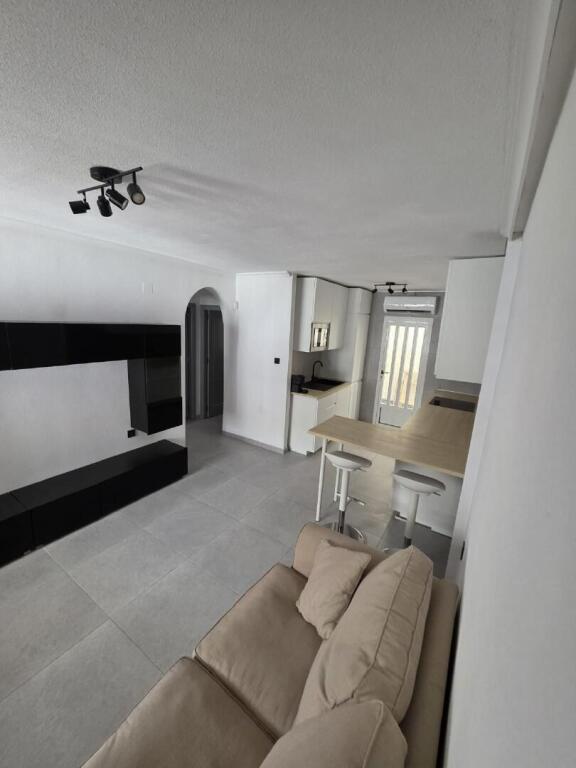 de 65m2 con 2 dormitorios y 1 baño