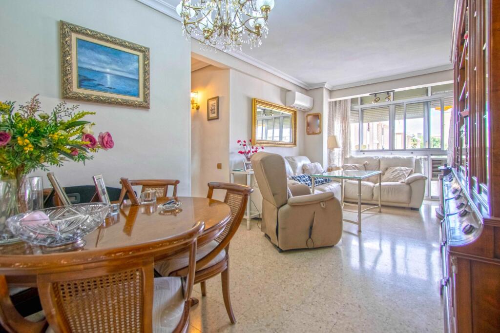 Imagen 2 de Estupendo piso junto Hospital Macarena!!! Imagen 2 de Estupendo piso junto Hospital Macarena!!!