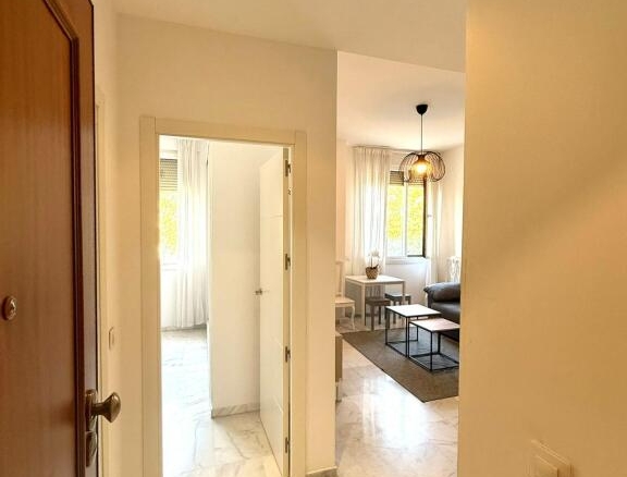 Imagen 2 de Bonito apartamento recién reformado a escasos metros del Palacio de Congresos!!