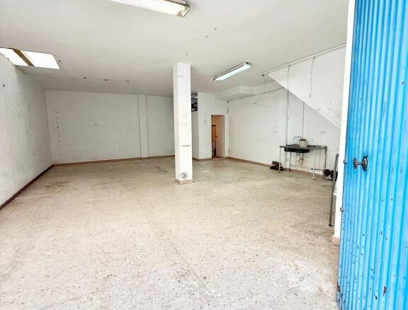 Imagen 2 de Amplio Garaje en el Centro de Alcalá del Río con Potencial para Convertir en Vivienda