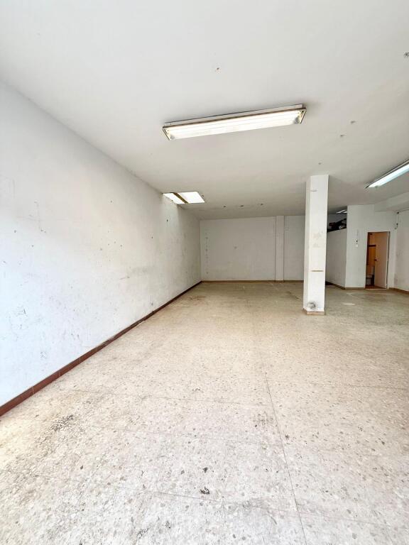 Imagen 4 de Amplio Garaje en el Centro de Alcalá del Río con Potencial para Convertir en Vivienda Imagen 4 de Amplio Garaje en el Centro de Alcalá del Río con Potencial para Convertir en Vivienda