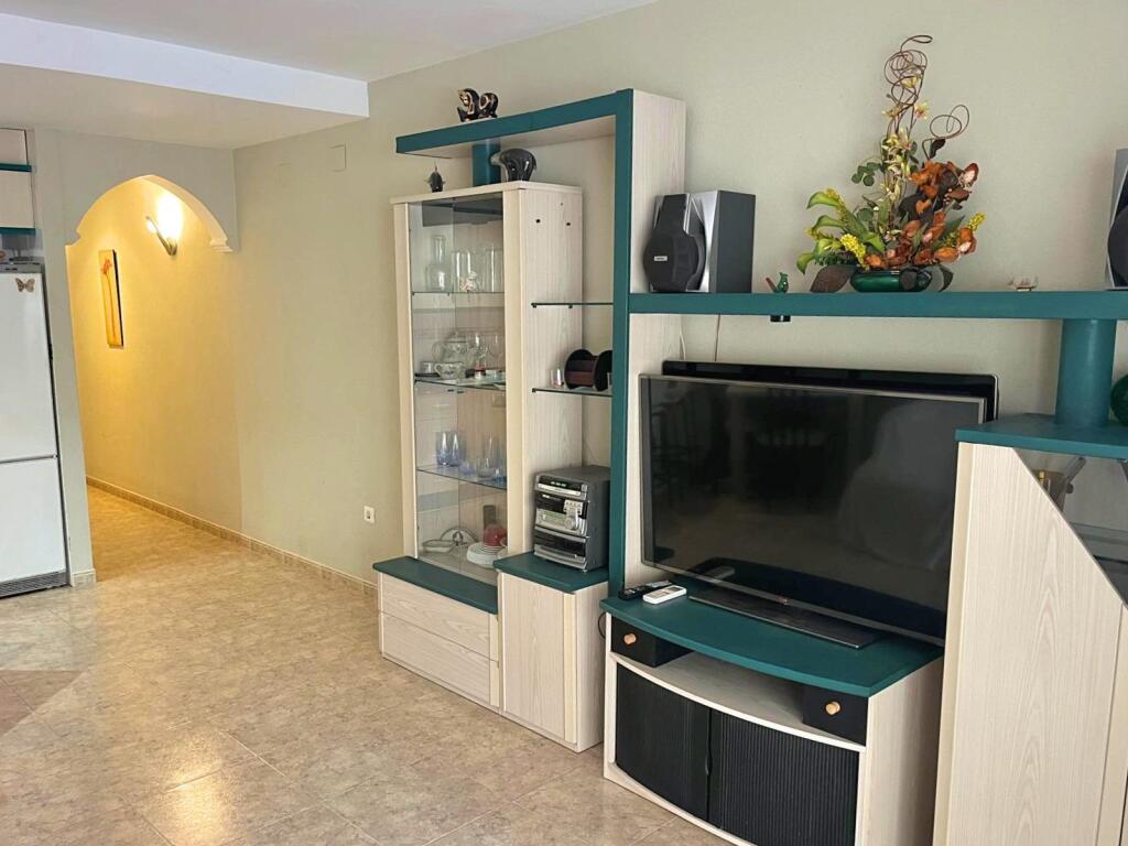 Imagen 4 de Oportunidad en Moncofa: planta baja cerca del mar con amplia terraza y entrada independiente.