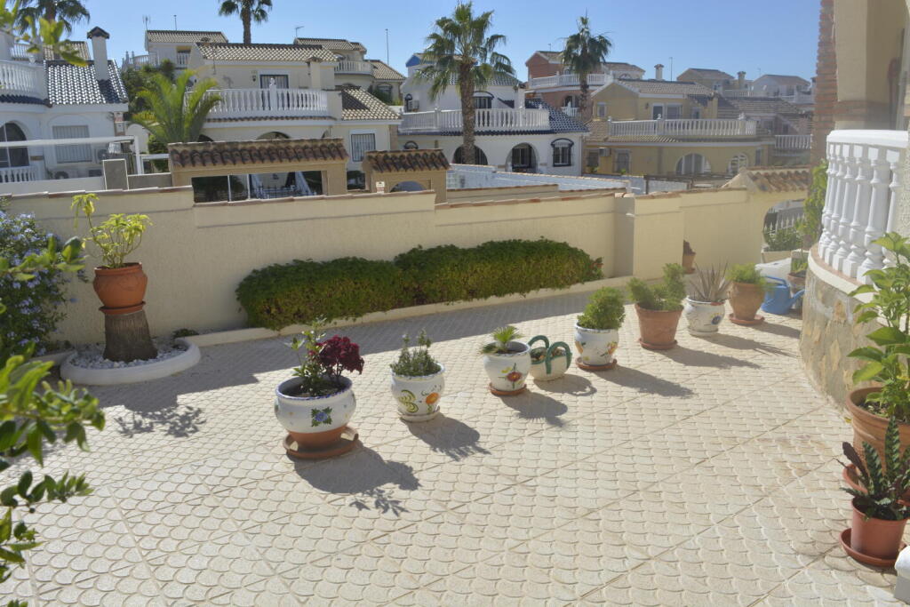 de 140m2 con 3 dormitorios y 2 baños con plaza de garaje