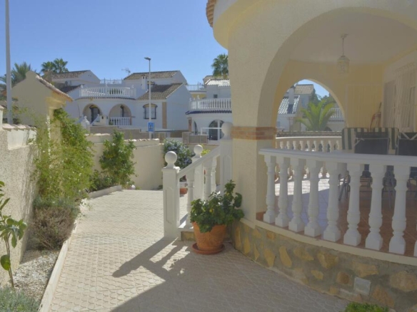 de 140m2 con 3 dormitorios y 2 baños con plaza de garaje