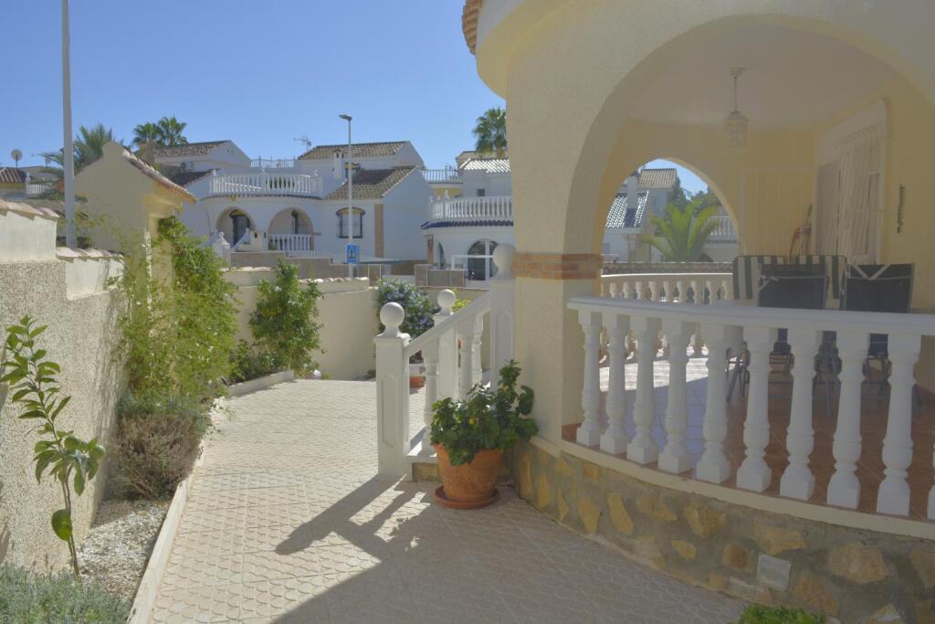 de 140m2 con 3 dormitorios y 2 baños con plaza de garaje