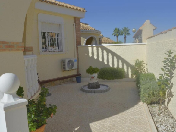 Imagen 1 de Venta de villa en Gran alacant