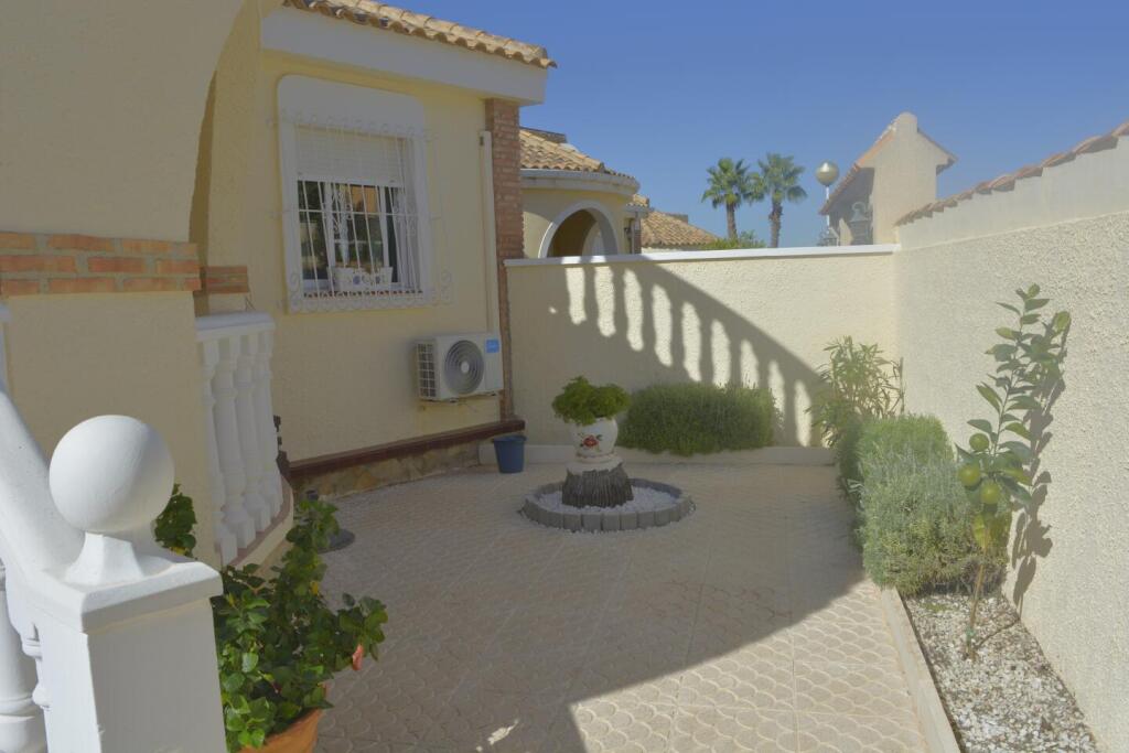 Imagen 1 de Venta de villa en Gran alacant