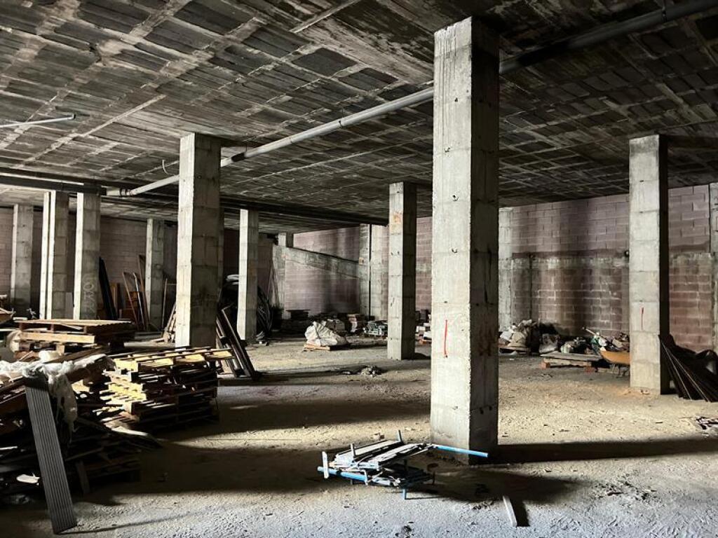 Imagen 2 de ¡GRAN OPORTUNIDAD EN ESTEPONA! LOCAL COMERCIAL EN BRUTO CON INFINITAS POSIBILIDADES Imagen 2 de ¡GRAN OPORTUNIDAD EN ESTEPONA! LOCAL COMERCIAL EN BRUTO CON INFINITAS POSIBILIDADES