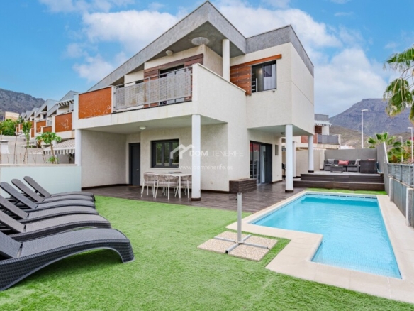 Imagen 1 de Casa de pueblo en Venta en Adeje Santa Cruz de Tenerife