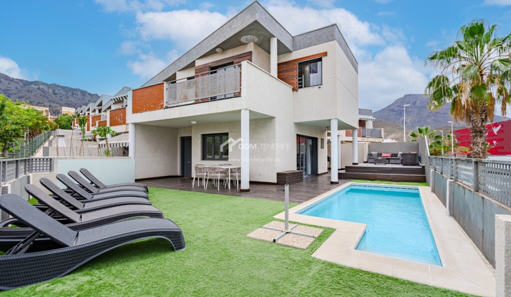 Imagen 1 de Casa de pueblo en Venta en Adeje Santa Cruz de Tenerife