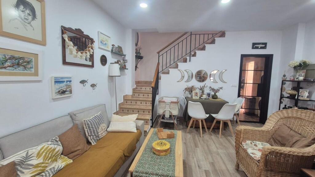 esta atractiva Vivienda Reformada a Pasos de la Playa de Poniente de Águilas esta atractiva Vivienda Reformada a Pasos de la Playa de Poniente de Águilas