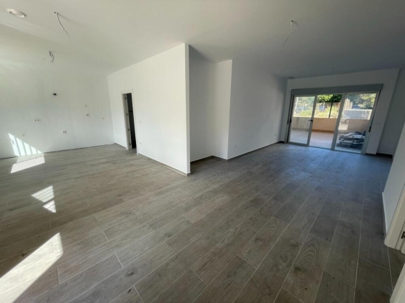 Imagen 1 de Local comercial a estrenar con uso y disfrute de 2 terrazas