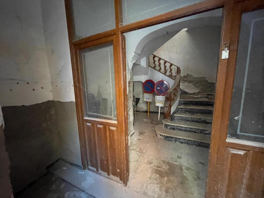 Imagen 2 de Amplia casa céntrico para restaurar