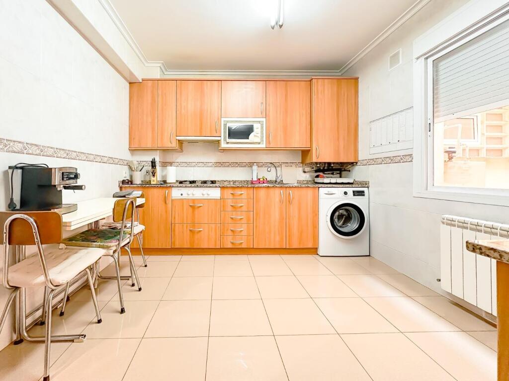 Imagen 2 de Amplio y Acogedor Piso en Pérez Galdós