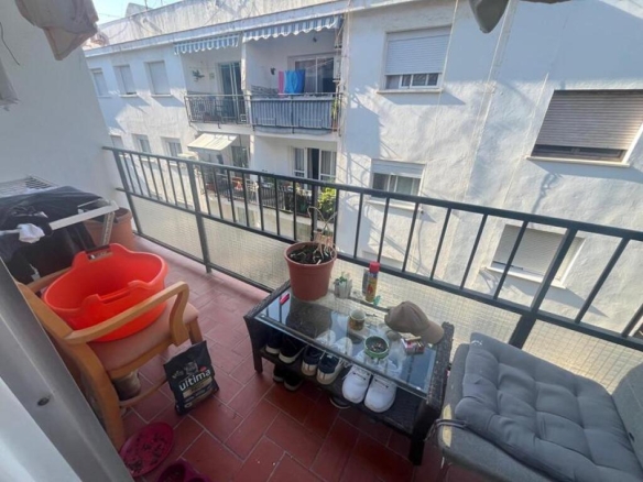 Imagen 3 de OPORTUNIDAD! SE VENDE AMPLIO PISO DE 3 DORMITORIOS Y 2 BAÑOS EN EL CORAZÓN DE ESTEPONA