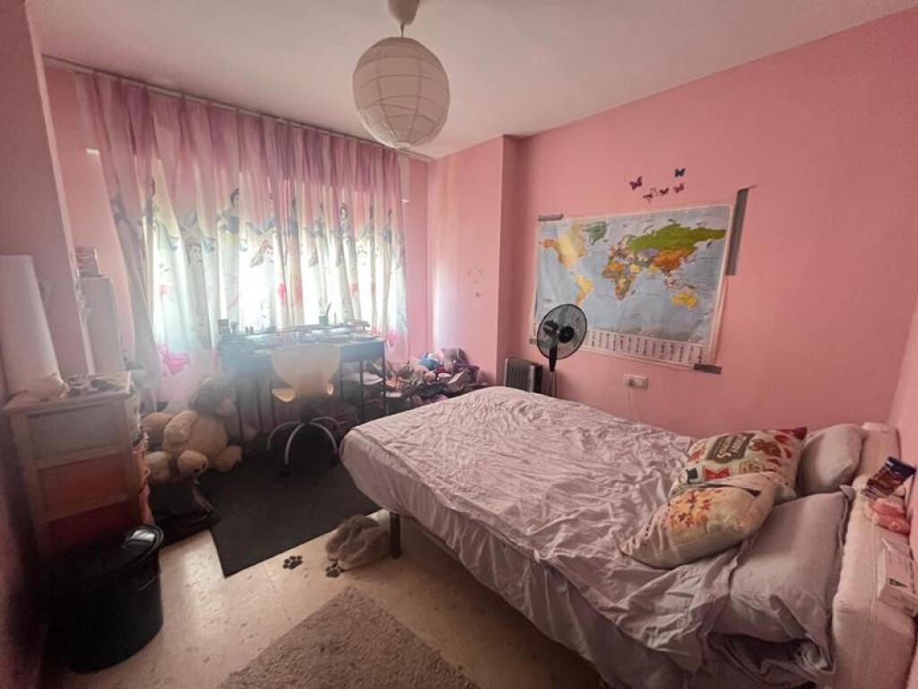 Imagen 4 de OPORTUNIDAD! SE VENDE AMPLIO PISO DE 3 DORMITORIOS Y 2 BAÑOS EN EL CORAZÓN DE ESTEPONA Imagen 4 de OPORTUNIDAD! SE VENDE AMPLIO PISO DE 3 DORMITORIOS Y 2 BAÑOS EN EL CORAZÓN DE ESTEPONA