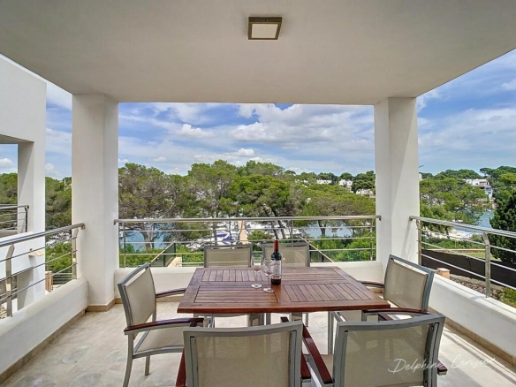 Imagen 3 de Casa con vistas al puerto de Cala d'Or en primera línea y licencia turística