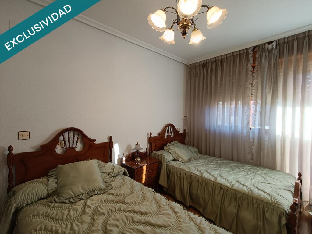 Imagen 3 de Amplio piso 4 hab. y 2 baños en el centro de Campomanes