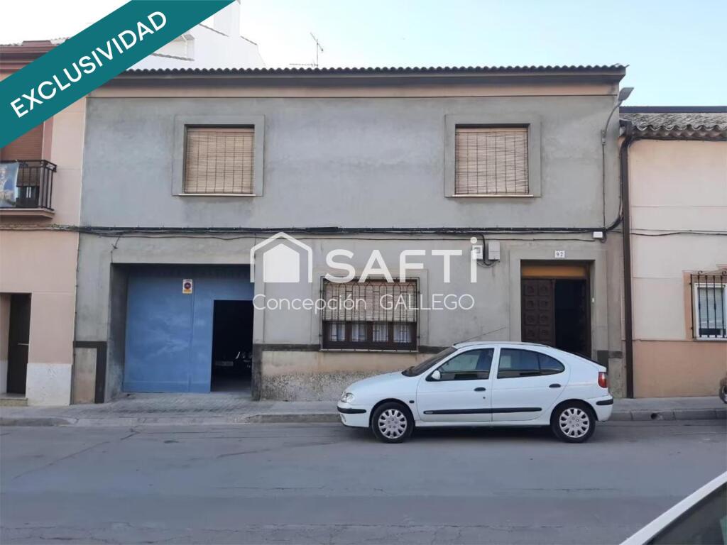 Imagen 2 de Tu nueva vida en una casa con historia y una ubicación inmejorable.”