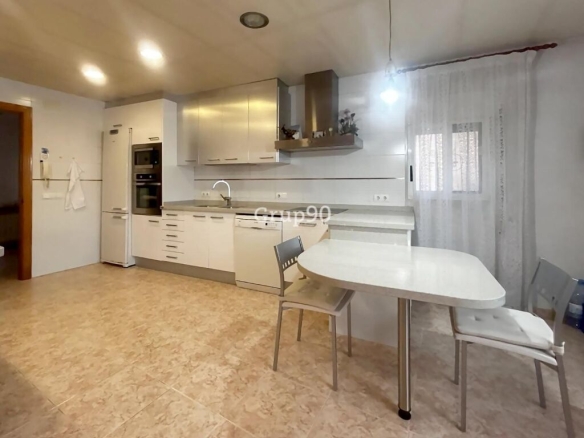 Imagen 2 de GRAN CASA CON ALMACÉN EN ARBECA – UNA OPORTUNIDAD ÚNICA