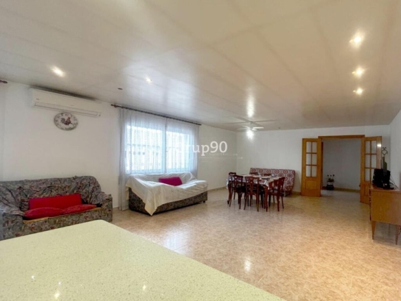 Imagen 3 de GRAN CASA CON ALMACÉN EN ARBECA – UNA OPORTUNIDAD ÚNICA