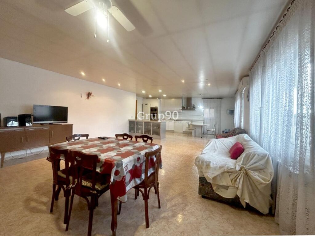 Imagen 4 de GRAN CASA CON ALMACÉN EN ARBECA – UNA OPORTUNIDAD ÚNICA Imagen 4 de GRAN CASA CON ALMACÉN EN ARBECA – UNA OPORTUNIDAD ÚNICA