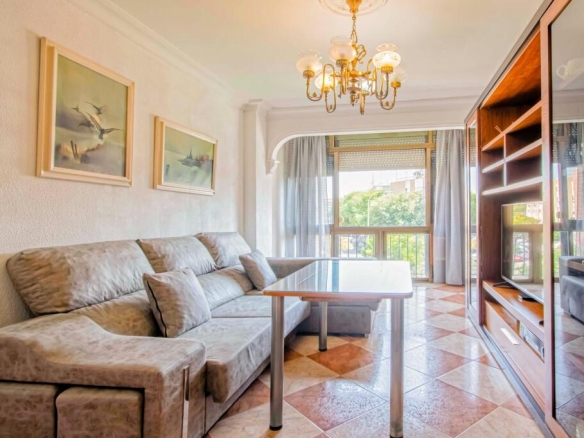 Imagen 2 de ** Piso junto al Hospital Virgen Macarena**