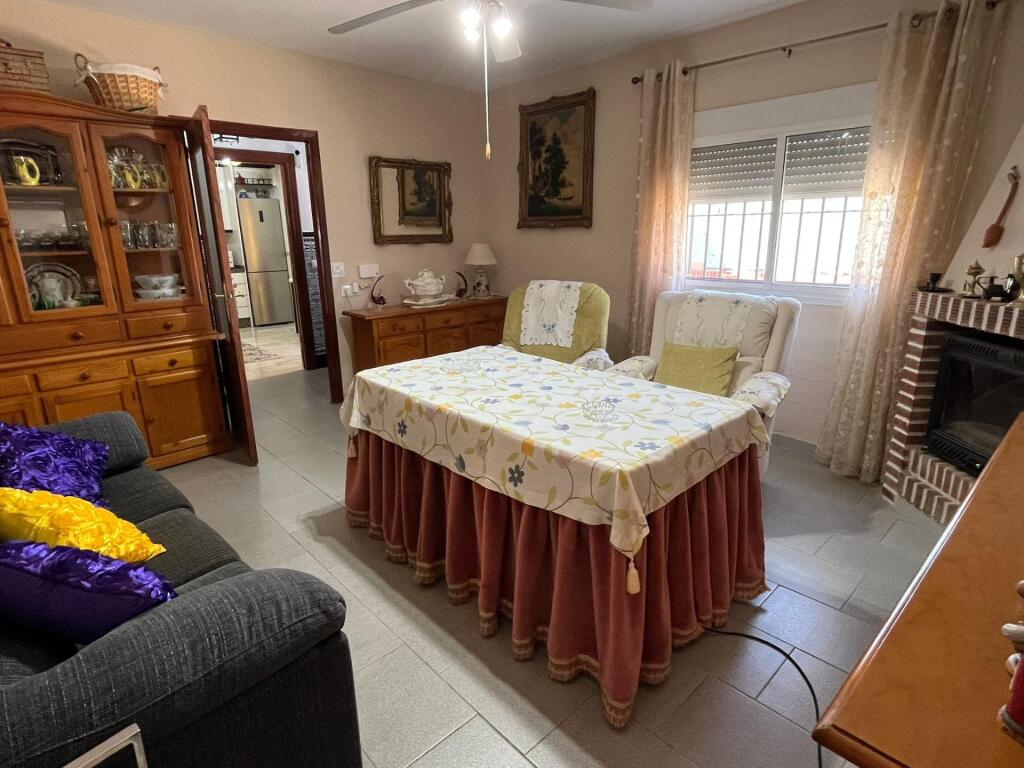 Imagen 2 de Estupenda casa en Casas de La Reina