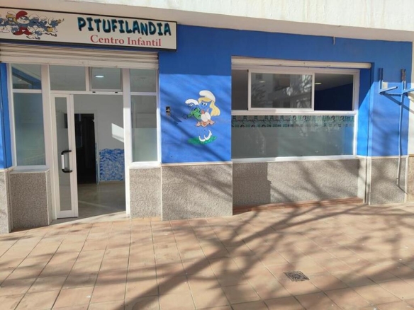 Imagen 2 de SE VENDE LOCAL COMERCIAL A PIE DE CALLE EN UNA DE LAS ZONAS MÁS DEMANDADAS DE ESTEPONA