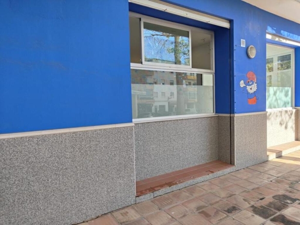 Imagen 3 de SE VENDE LOCAL COMERCIAL A PIE DE CALLE EN UNA DE LAS ZONAS MÁS DEMANDADAS DE ESTEPONA