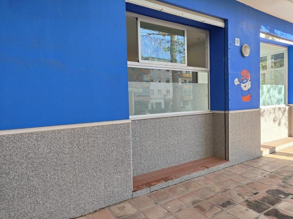Imagen 3 de SE VENDE LOCAL COMERCIAL A PIE DE CALLE EN UNA DE LAS ZONAS MÁS DEMANDADAS DE ESTEPONA Imagen 3 de SE VENDE LOCAL COMERCIAL A PIE DE CALLE EN UNA DE LAS ZONAS MÁS DEMANDADAS DE ESTEPONA