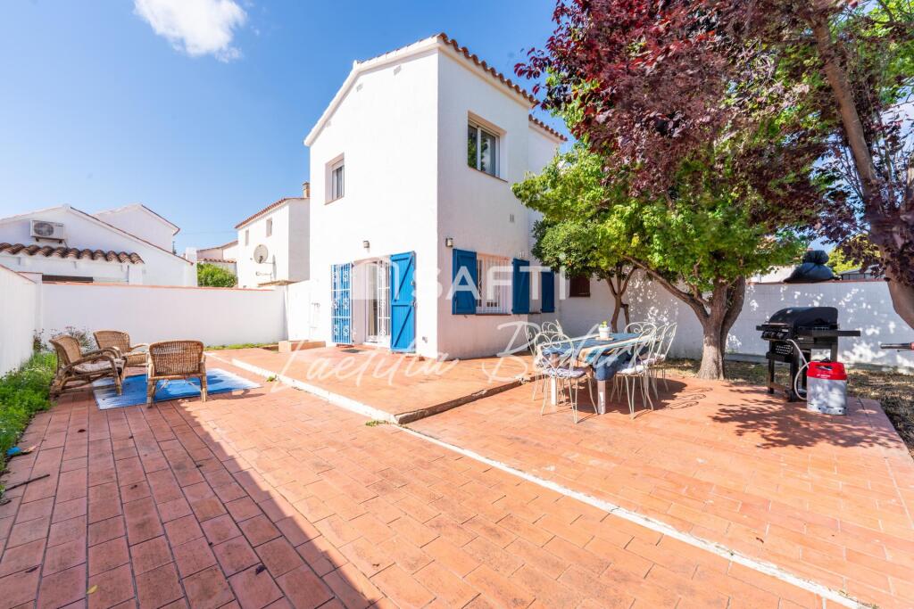 Imagen 1 de Casa adosada reformada 2 habitaciones y con Jardín Privado – Santa Margarita