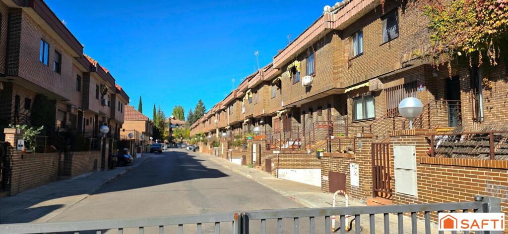 Imagen 3 de Chalet pareado en esquina: Elegancia y amplitud a escasos metros del Burgocentro.