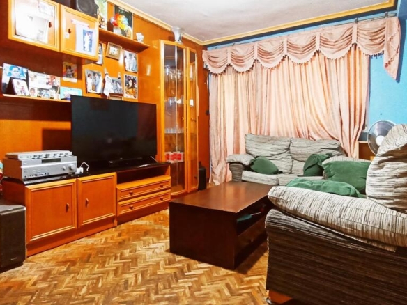 PISO DE TRES DORMITORIOS