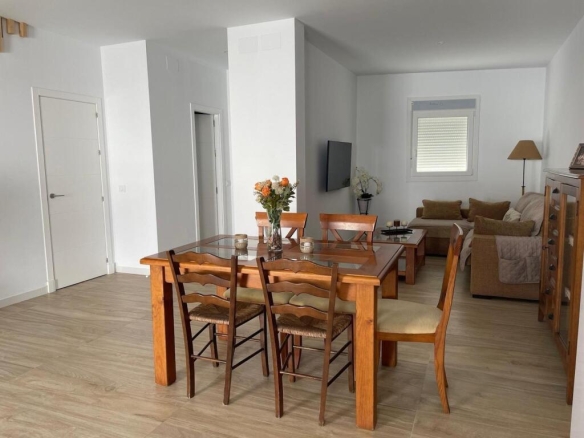 Imagen 3 de PRECIOSA VIVIENDA UNIFAMILIAR CON PISCINA Y TERRAZA PRIVADA PRACTICAMENTE A ESTRENAR