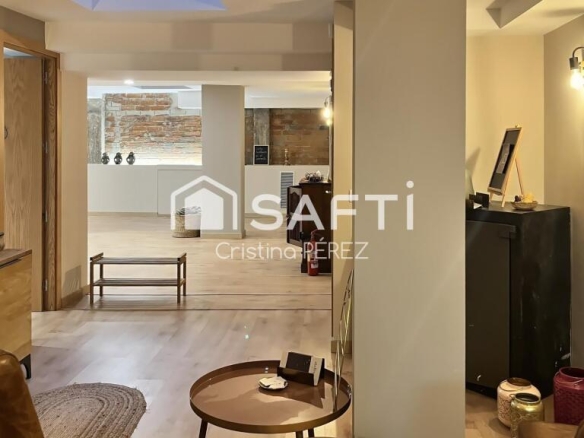 Imagen 2 de Exclusivo Inmueble de 238m2 con 2 plazas de pk