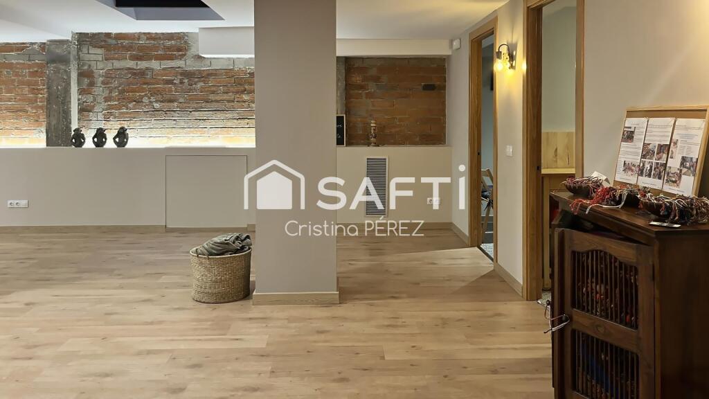 Imagen 3 de Exclusivo Inmueble de 238m2 con 2 plazas de pk