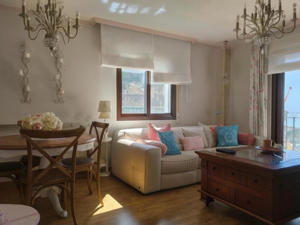 Imagen 1 de Encantador piso reformado en Benalmadena Pueblo